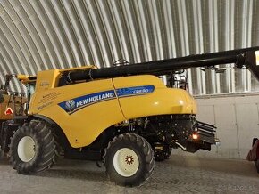 Kombajn New Holland CR8.90