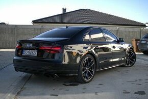 Audi S8 PLUS Quattro AT8 (605k)