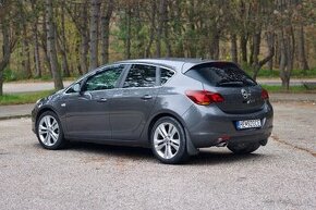 Opel Astra 1.6 Turbo ECOTEC Cosmo, 140 614 km