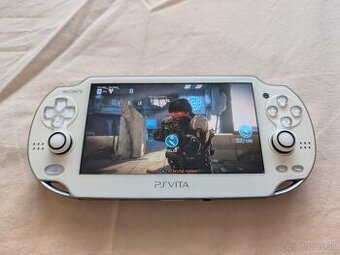 PS Vita, hacknuta so 64 GB kartou plnou hier