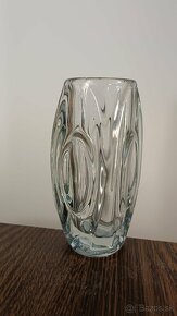 Vázy , lisované sklo