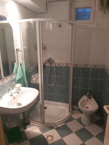 Darujem sprchový kút, umývadlo, bidet,zrkadlo