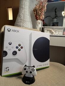 Xbox Series S 512GB + 2 ovládača + Bateriovy kit