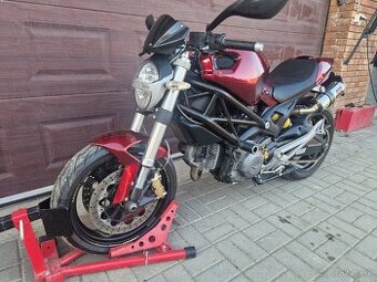 Ducati Monster 696