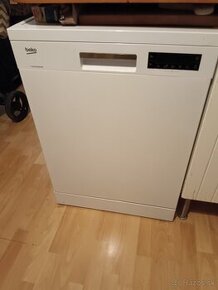 Umývačka riadu Beko DFN 26422 W