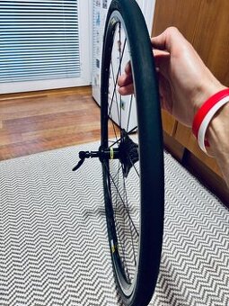 Komplet cestne kolesa Mavic Aksium 28" rafikove