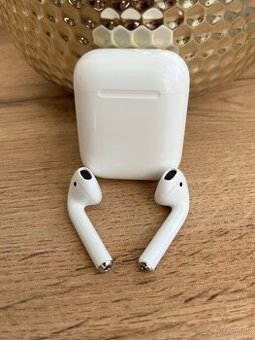 Apple AirPods 1. Generácia