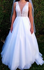 Svadobné šaty s 3D výšivkou