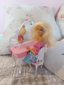 Barbie s toaletným stolíkom
