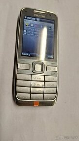 Nokia e52