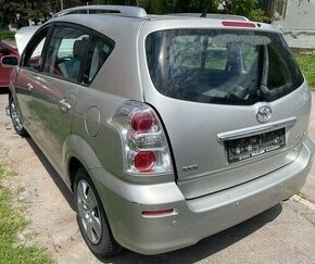 Toyota Corolla Verso 2.2 D4D 2007 predám sklo na piate dvere