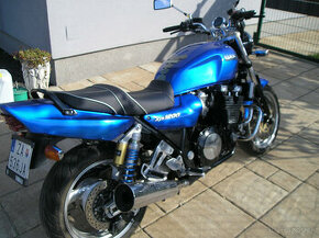 Yamaha XJR 1200