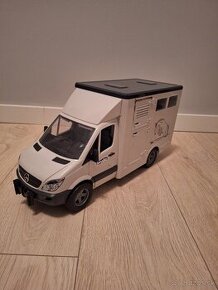 Predam detske auto - MB Sprinter s koňom - ​​Bruder 2533