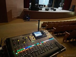 mixpult Behringer x32 by MIDAS