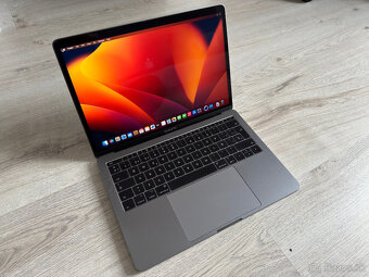 Macbook Pro 13" 2017 (8GB RAM, 256GB SSD)