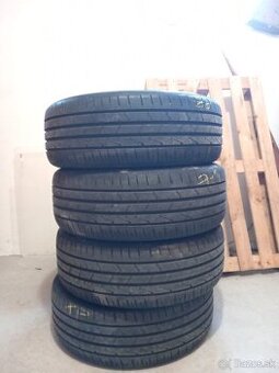 Hankook 215/55 R17