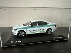 Skoda Superb III 1:43 Vojenska Policia SR