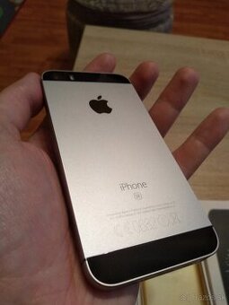 iPhone SE stara generacia - 1