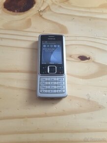 Predám výborný tlačitkový mobil Nokia 6300