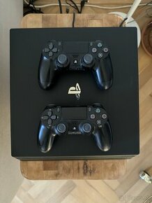 PS4 Pro 1TB + 2x gamepad + hry