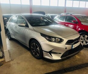 Kia Ceed 1.5i SK ŠPZ havarované