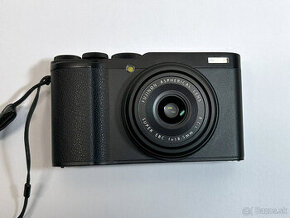 FUJIFILM XF10