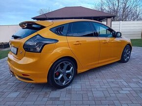 Ford Focus ST 2.0 EcoBoost SCTi ST R