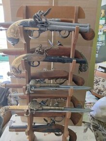 Repliky historických pištolí
