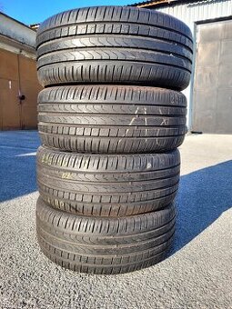 235/40 R19 Pirelli