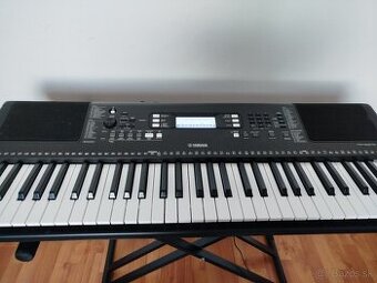 Yamaha PSR e373