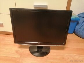 LG Flatron W2052V