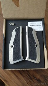 Armanov Grips