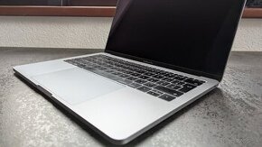 MacBook Pro 13" (2017), 8GB RAM, 128GB SSD – Výborný stav