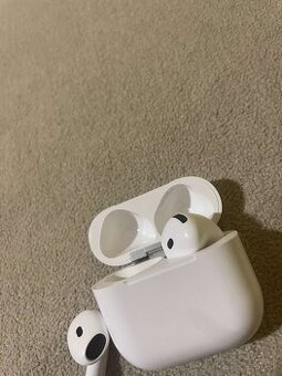 AirPods 4 slúchadlá