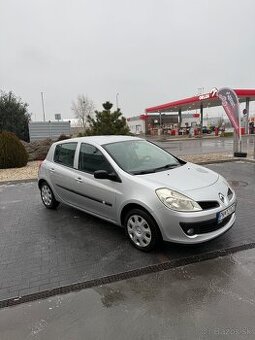 Predam Renault clio 1.2 benzín max zachovalom stave po 1 maj