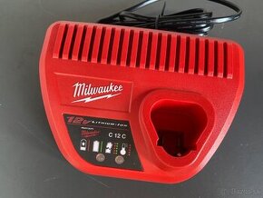 MILWAUKEE M12™ NABÍJAČKA