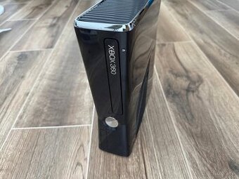 Predám xbox 360 slim 250GB