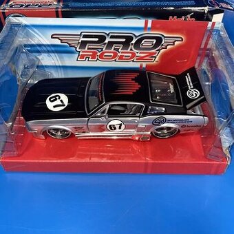 Ford Mustang GT 1967 1:24 Maisto