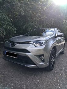 Predám Toyota Rav4 s ťažným zariadením