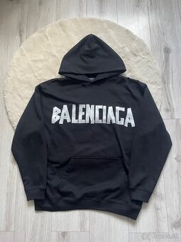 Balenciaga so strieborným nápisom