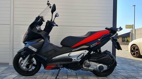 Aprilia SR max 300 - 1