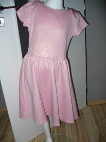 Ružové šaty 146