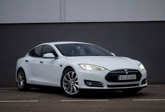 Tesla Model S 85D - 1