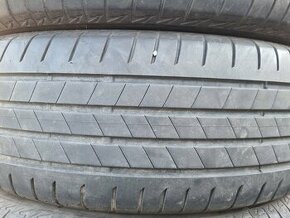 215/60R17 Bridgestone