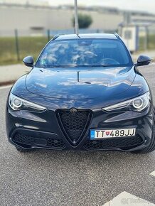 Alfa Romeo Stelvio black in black