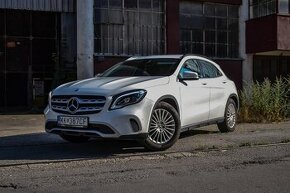 Mercedes-Benz GLA 180 Entry A/T