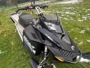 Ski doo summit 800 E-TEC  rev xp 154 summit skidoo