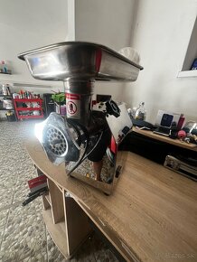 VEVOR 12” Mlynček na Mäso + Plnička Klobás 850W/150kgH