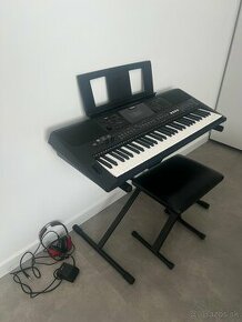 Klávesy Yamaha s príslušenstvom