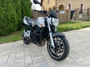 Suzuki GSR 600